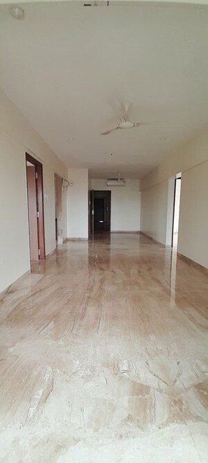 Room in 3 BHK Apartment at Kabra Centroid, Santacruz East – for Rent
