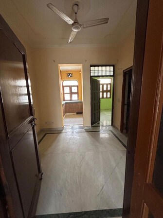 2 BHK Builder Floor For Rent in RWA Residential Society in Sector 40, Gurgaon