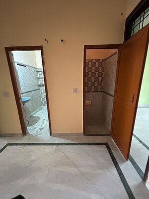 Room in 2 BHK Builder Floor at RWA Residential Society, Sector 40 – for Rent