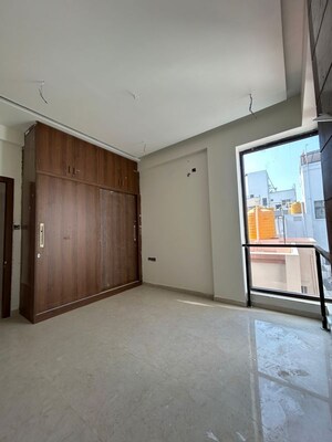 Room in 3 BHK Apartment at Cooke Town – for Rent