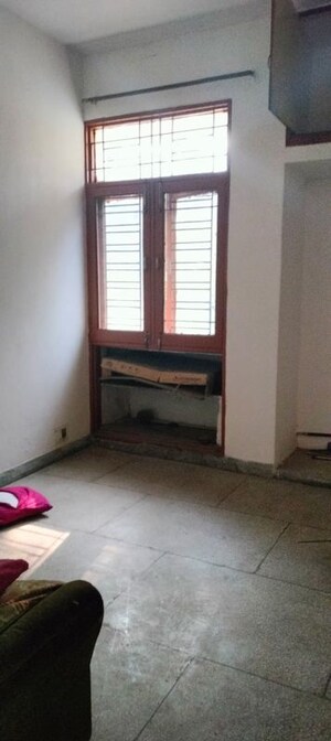 Room in 2 BHK Apartment at Rail Vihar Apartment, Sector 15 – for Rent
