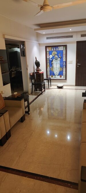 Team Area in 4 BHK Apartment at Andheri West – for Sale