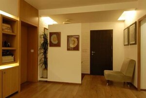Room in 4 BHK Apartment at Andheri West – for Sale