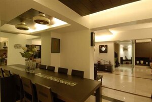 Team Area in 4 BHK Apartment at Andheri West – for Sale