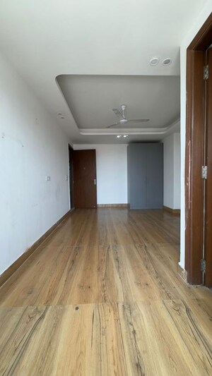 Room in 3 BHK Apartment at Chattarpur – for Rent