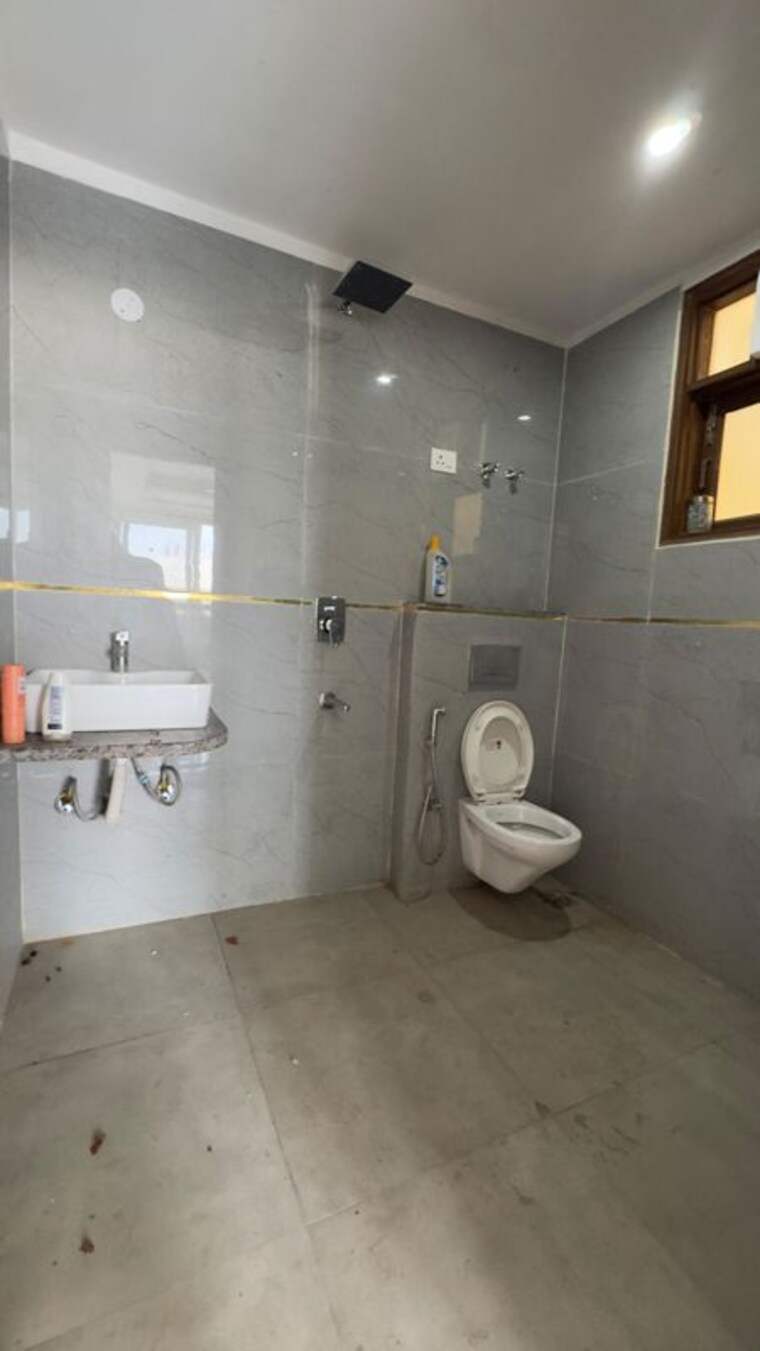 Bathroom, chattarpur 3 Bedroom 1400 Sq.Ft. Apartment In Chattarpur Delhi 10322956