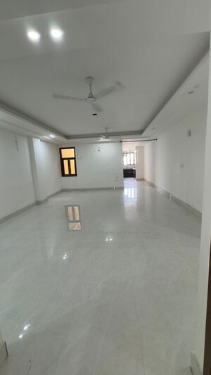 Room in 3 BHK Apartment at Chattarpur – for Rent