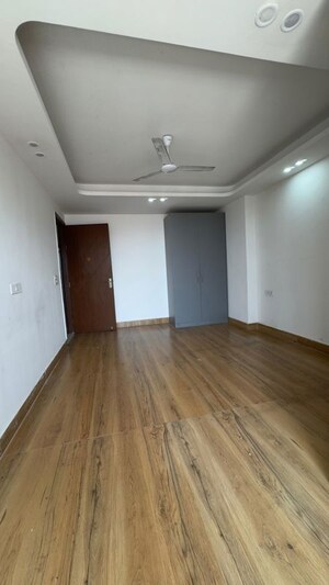 Room in 3 BHK Apartment at Chattarpur – for Rent