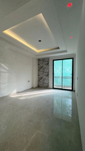 Room in 3 BHK Apartment at Chattarpur – for Rent