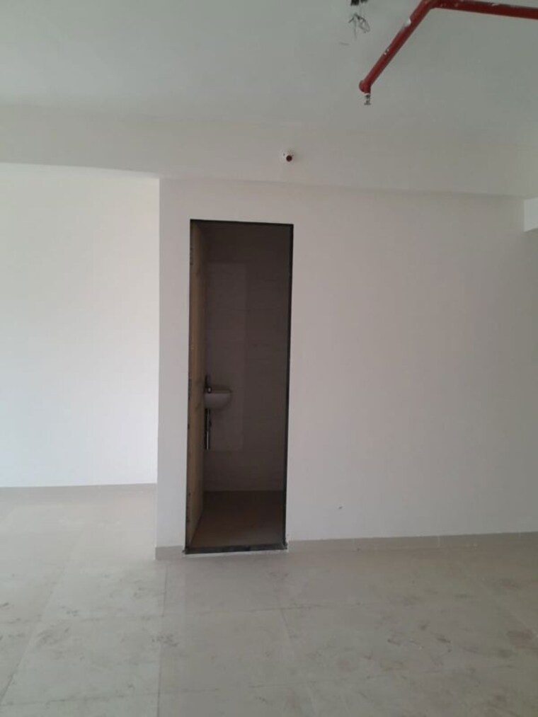 Room, borivali east Commercial Office Space 578 Sq.Ft. In Borivali East Mumbai 10322958