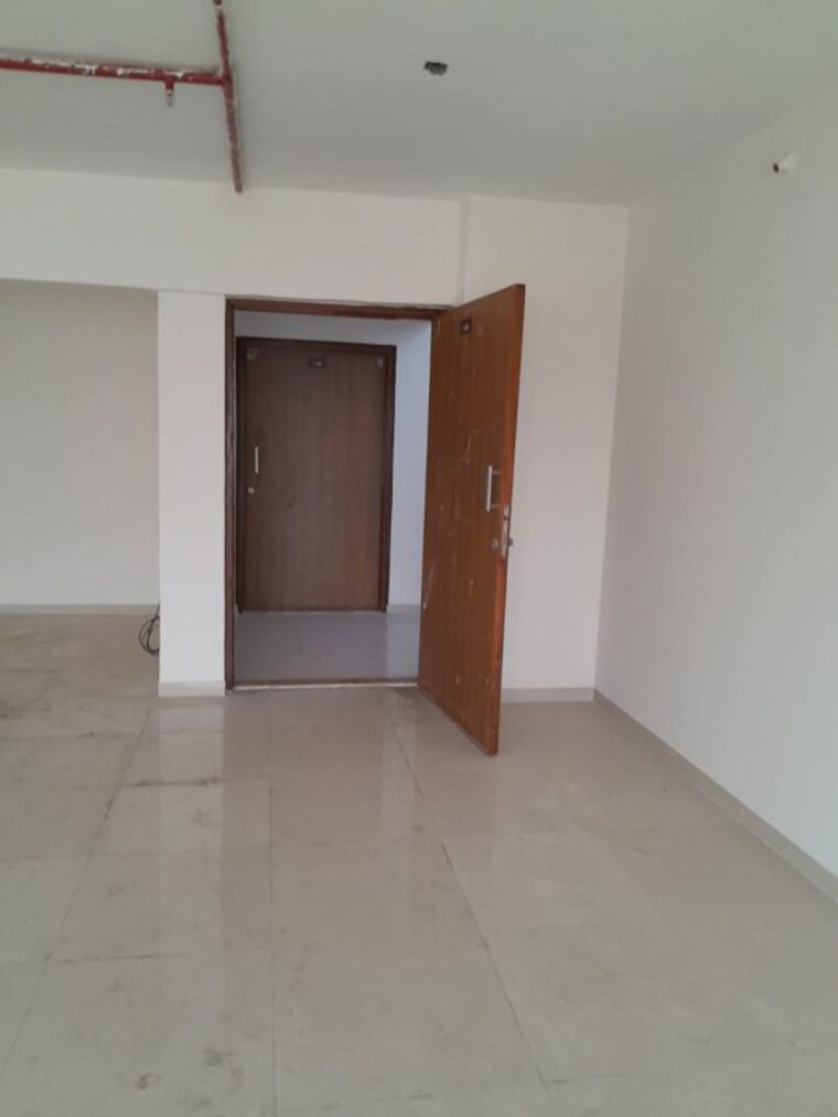 Room, borivali east Commercial Office Space 578 Sq.Ft. In Borivali East Mumbai 10322958