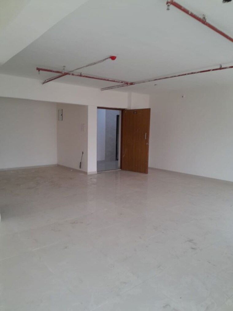 Room, borivali east Commercial Office Space 578 Sq.Ft. In Borivali East Mumbai 10322958
