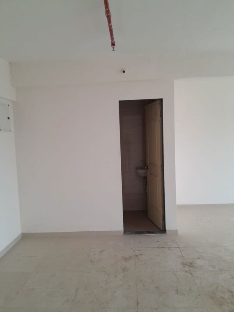 Room, borivali east Commercial Office Space 578 Sq.Ft. In Borivali East Mumbai 10322958