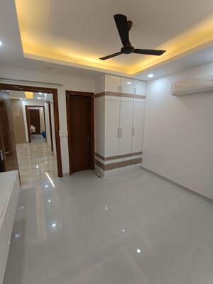 Building Lobby in 3.5 BHK Builder Floor at Sector 57 – for Rent