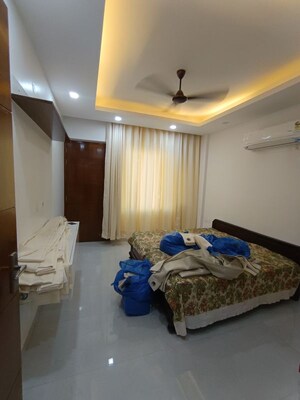 Bedroom in 3.5 BHK Builder Floor at Sector 57 – for Rent