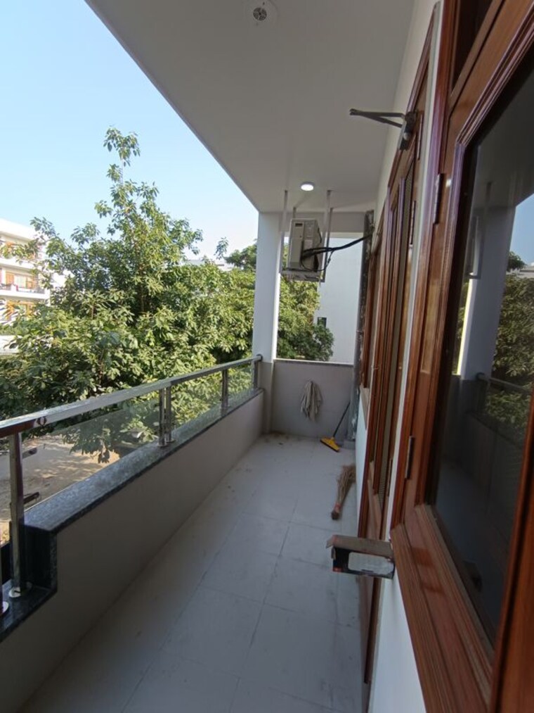 Balcony, sector 57 3.5 Bedroom 263 Sq.Yd. Builder Floor In Sector 57 Gurgaon 10322970