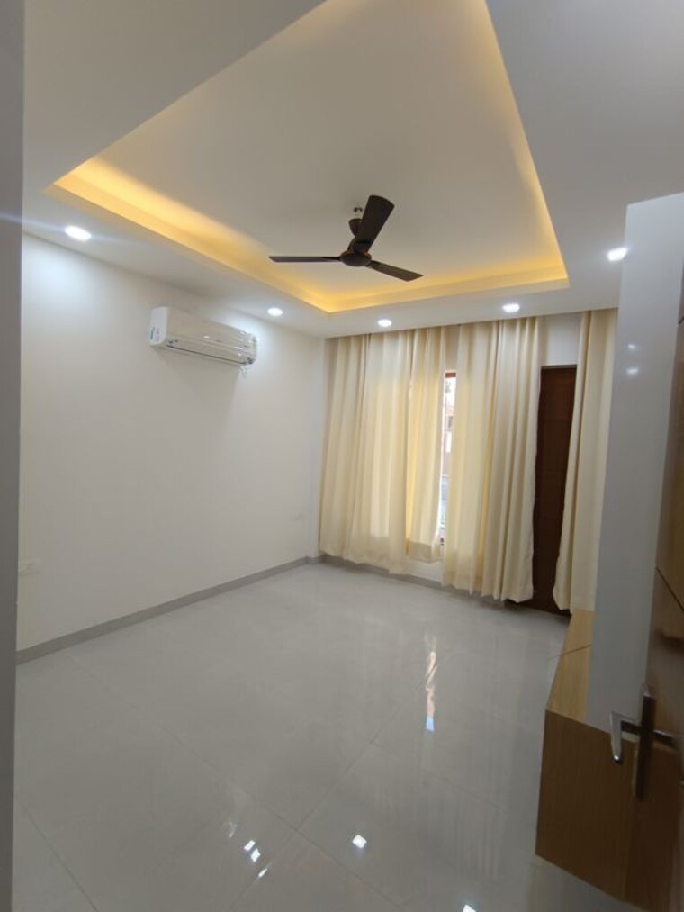 Room, sector 57 3.5 Bedroom 263 Sq.Yd. Builder Floor In Sector 57 Gurgaon 10322970