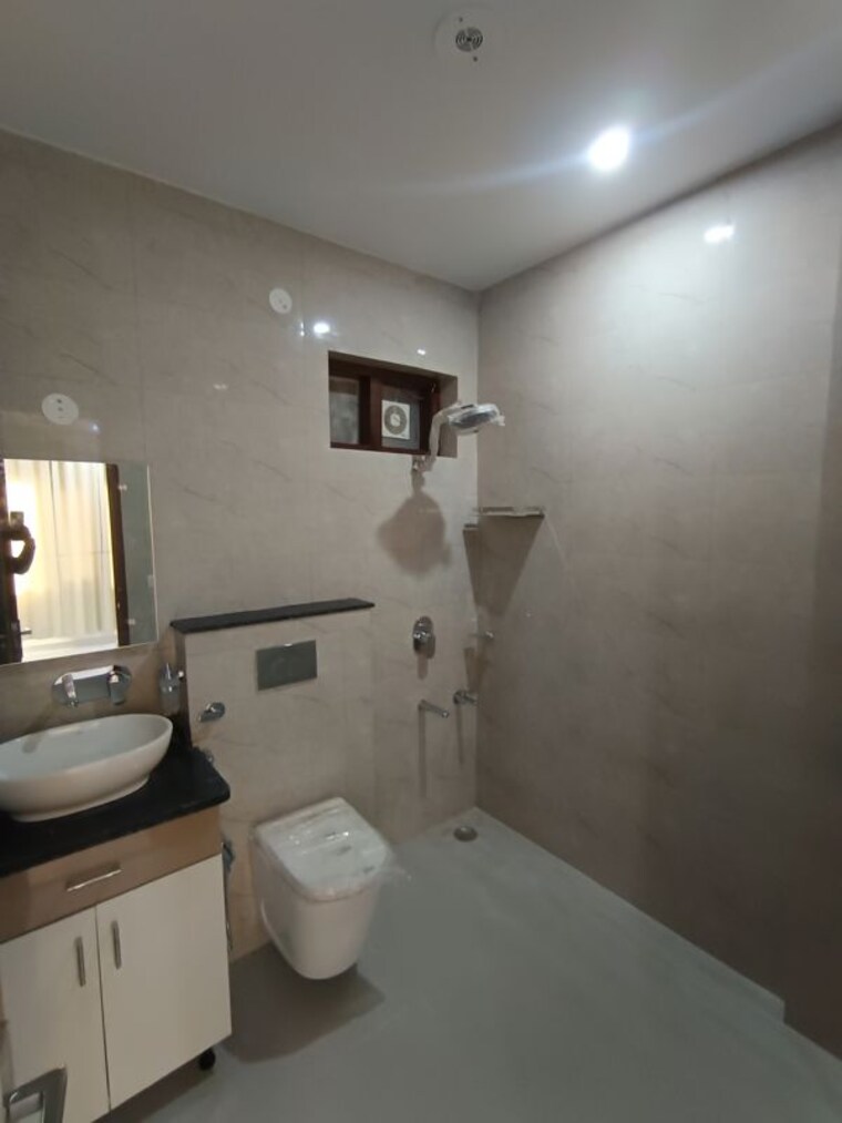 Bathroom, sector 57 3.5 Bedroom 263 Sq.Yd. Builder Floor In Sector 57 Gurgaon 10322970