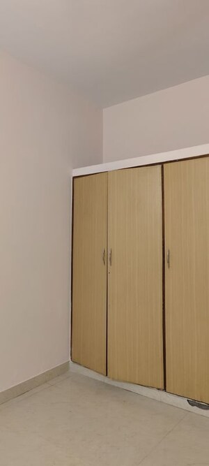 Room in 2 BHK Builder Floor at Halasuru – for Rent