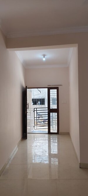 Room in 2 BHK Builder Floor at Halasuru – for Rent
