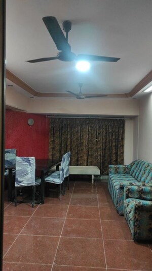 Bedroom in 2.5 BHK Apartment at Gayatri Darshan, Kandivali East – for Rent