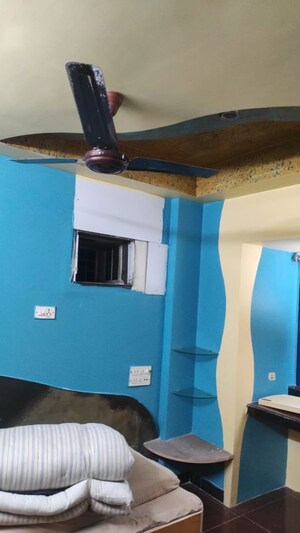 Furnished Amenities in 2.5 BHK Apartment at Gayatri Darshan, Kandivali East – for Rent