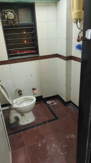 Bathroom in 2.5 BHK Apartment at Gayatri Darshan, Kandivali East – for Rent