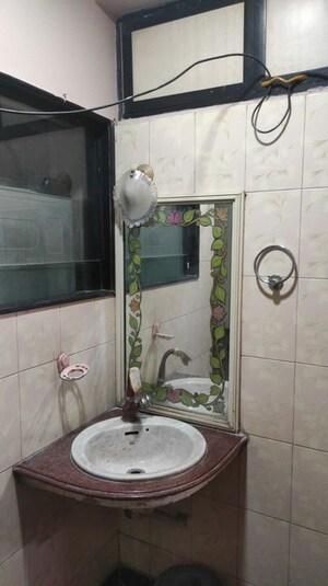 Bathroom in 2.5 BHK Apartment at Gayatri Darshan, Kandivali East – for Rent