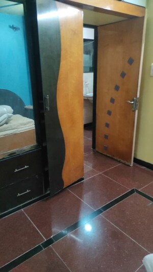 Furnished Amenities in 2.5 BHK Apartment at Gayatri Darshan, Kandivali East – for Rent