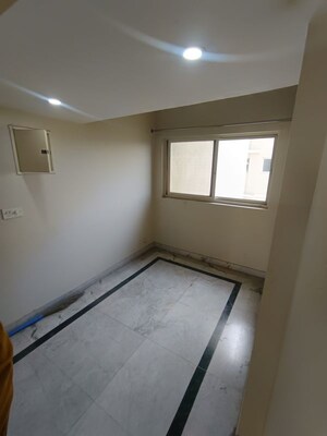 Room in 3 BHK Apartment at Omaxe The Olive Heights, Sector 56 – for Rent