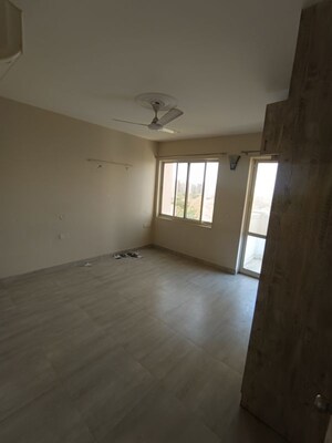 Room in 3 BHK Apartment at Omaxe The Olive Heights, Sector 56 – for Rent