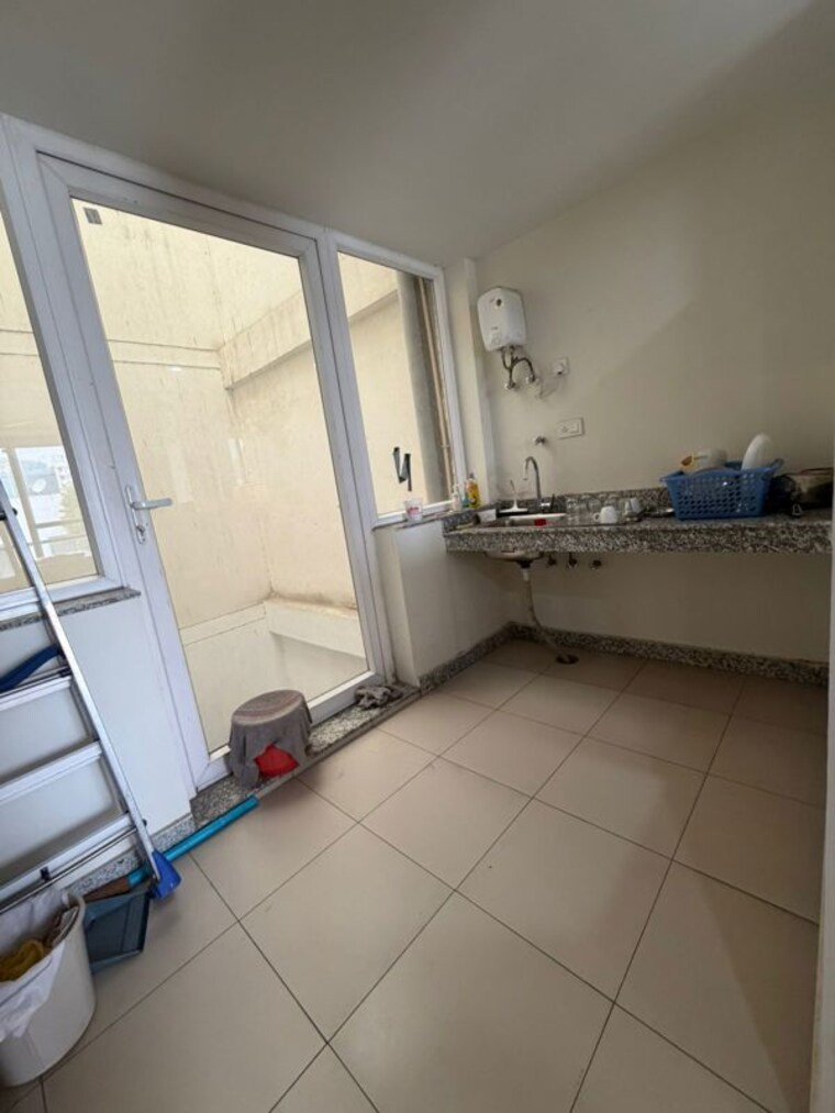 Kitchen, sector 15 3 Bedroom 2300 Sq.Ft. Builder Floor In Sector 15 Gurgaon 10323008