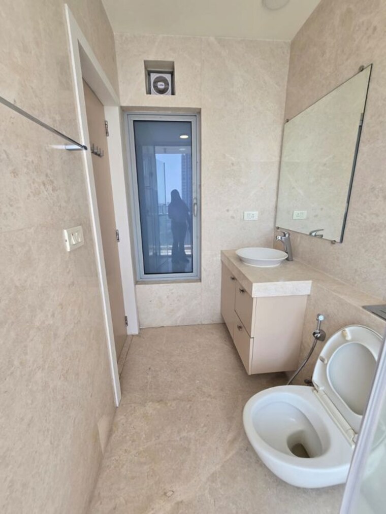 Bathroom, oberoi-exquisite-goregaon 3 Bedroom 2255 Sq.Ft. Apartment In Goregaon East Mumbai 10323011