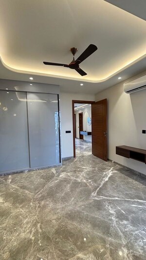 Room in 3 BHK Builder Floor at Anant Raj Ashok Estate, Sector 63a – for Sale