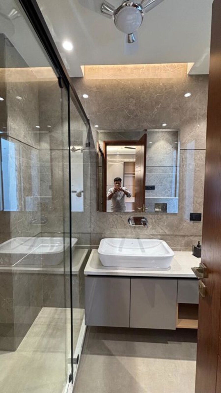 Attached Bathroom, anant-raj-ashok-estate 3 Bedroom 180 Sq.Yd. Builder Floor In Sector 63a Gurgaon 10323021