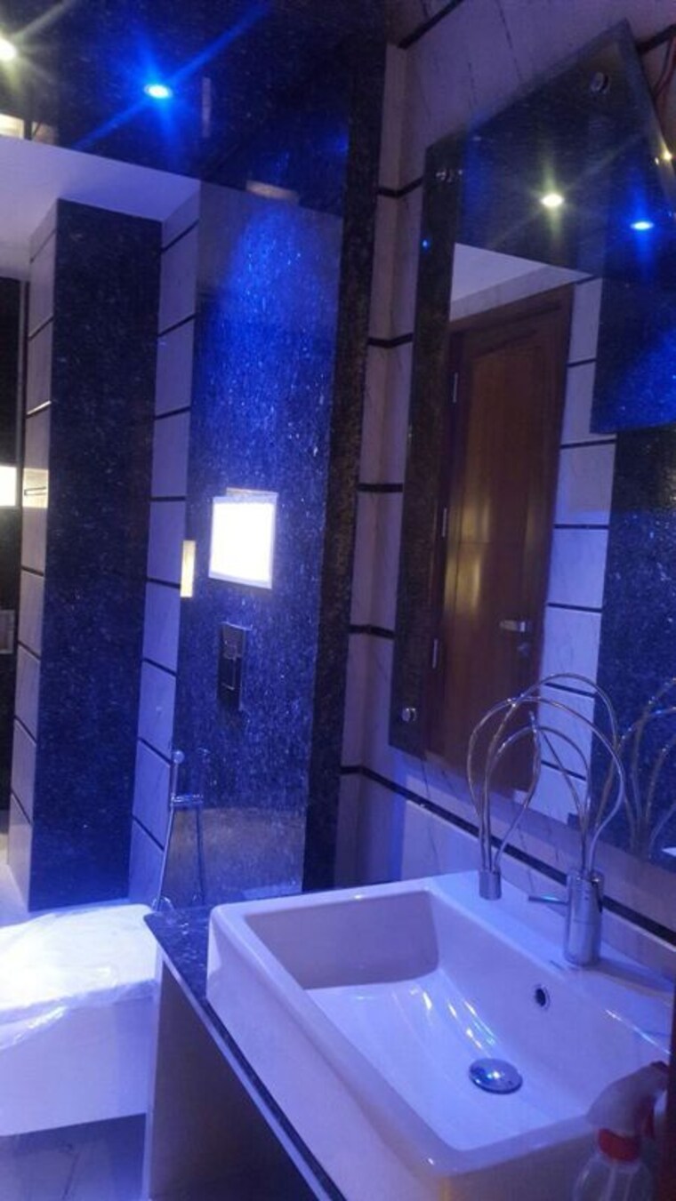 Bathroom, greater kailash i 4 Bedroom 3000 Sq.Ft. Builder Floor In Greater Kailash I Delhi 10323032