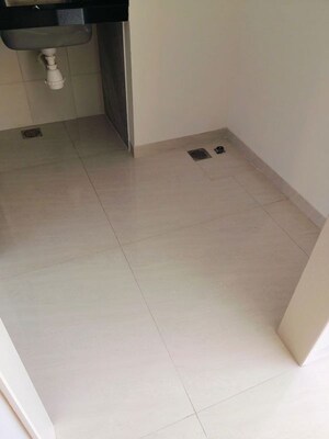 Room in 2 BHK Apartment at Kalpataru Immensa B, Kolshet Road – for Rent