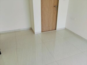 Room in 2 BHK Apartment at Kalpataru Immensa B, Kolshet Road – for Rent