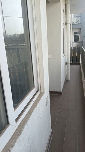 Building Lobby in 2.5 BHK Builder Floor at Smart World Gems, Sector 89 – for Rent