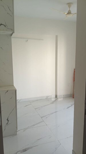 Room in 2.5 BHK Builder Floor at Smart World Gems, Sector 89 – for Rent