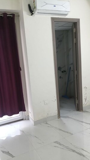 Building Lobby in 2.5 BHK Builder Floor at Smart World Gems, Sector 89 – for Rent