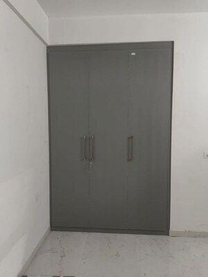 Room in 2.5 BHK Builder Floor at Smart World Gems, Sector 89 – for Rent