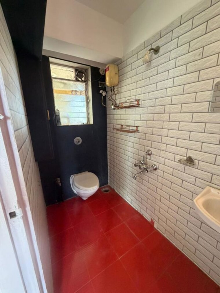 Bathroom, goregaon-west-view-chs 3 Bedroom 1200 Sq.Ft. Apartment In Goregaon West Mumbai 10323086