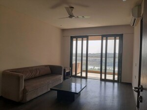 Room in 4 BHK Apartment at Panchshil Eon Waterfront I, Kharadi – for Rent