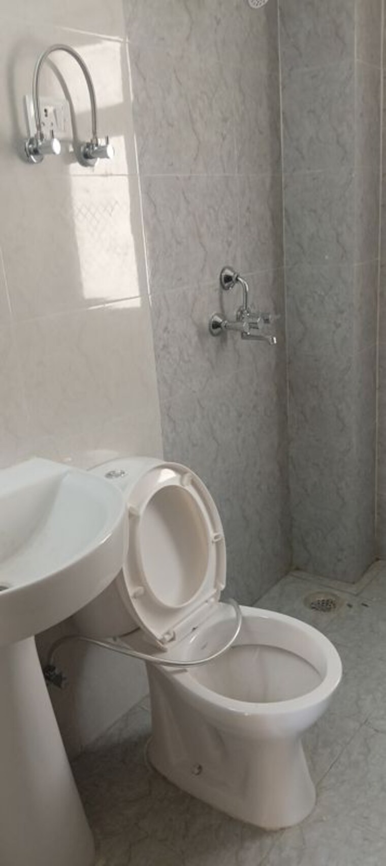 Bathroom, amrapali-heartbeat-city 4 Bedroom 2825 Sq.Ft. Apartment In Sector 107 Noida 10323172