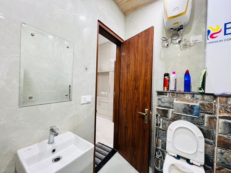 Bathroom, sector 25 3 Bedroom 2300 Sq.Ft. Builder Floor In Sector 25 Gurgaon 10323173