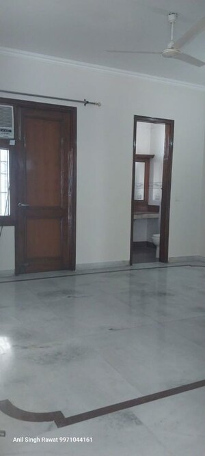 Room in 3 BHK Builder Floor at Delhi Cantonment – for Rent