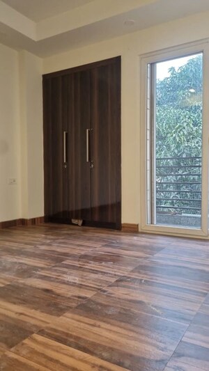 Room in 3 BHK Builder Floor at Delhi Cantonment – for Rent