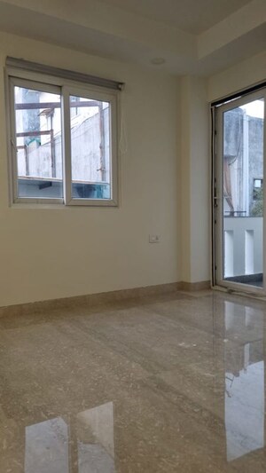 Room in 3 BHK Builder Floor at Delhi Cantonment – for Rent