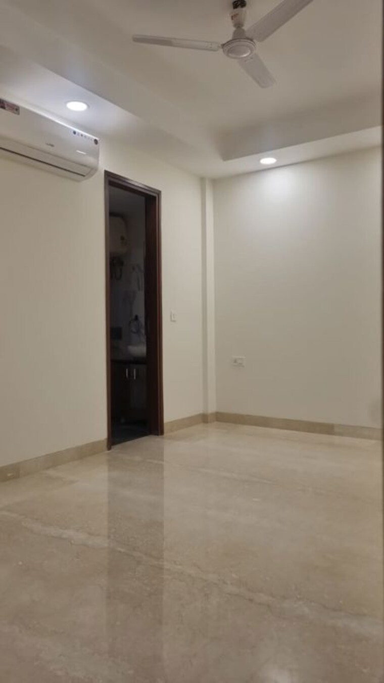 Room, delhi cantonment 3 Bedroom 125 Sq.Yd. Builder Floor In Delhi Cantonment Delhi 10323197